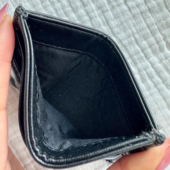 Luxury Design Black Quilted Card Holder - Picture 4 of 4